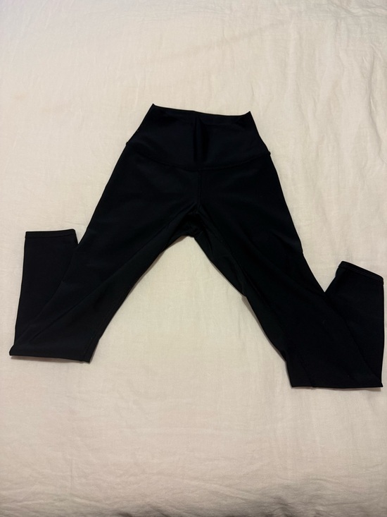 ALO Yoga Pants - ALO Airlift 7/8 Black High-Rise Performance Leggings